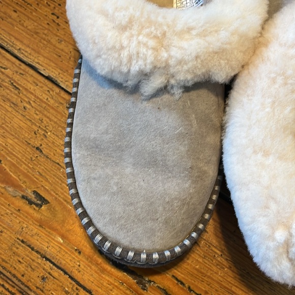 UGG slippers - Picture 2 of 6